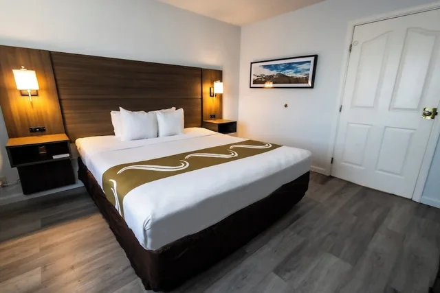 Suite, King Bed, Quality Inn & Suites Tulare CA 2/10