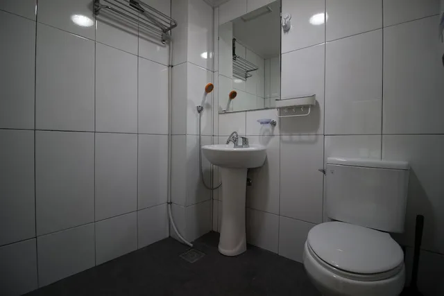 Family, Quadruple, Queen and Twin Beds, Bunk Guest House - Hostel 3/3