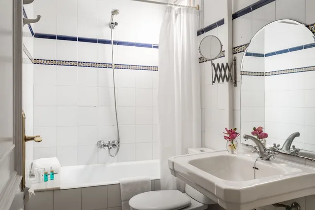 غرفة ثلاثية بسرير مزدوج وسرير فردي، Hotel Medium Renaixenca 5/6