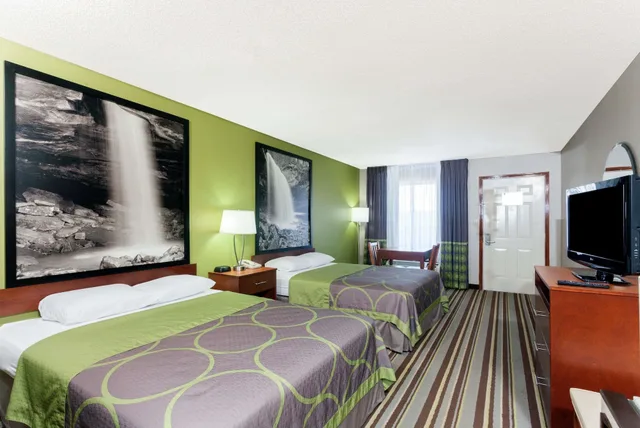 غرفة قياسية بسريرين كوين للمدخنين، Super 8 By Wyndham Clarksville Northeast 2/7