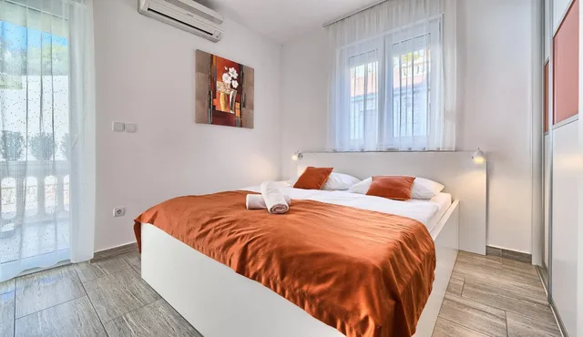 استوديو كلاسيكي بسرير كوين وسرير فردي بإطلالة على الحديقة، Stipe Aparthotel 1/5