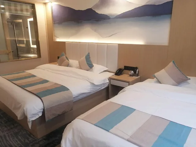 غرفة عائلية بسرير كينج وسرير فردي، VX Xuzhou Gulou District Yangshan Road Hotel 1/2