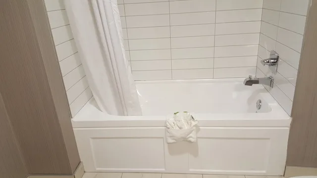 غرفة قياسية بسرير كوين، Radisson Hotel & Conference Centre West Edmonton, AB 6/6