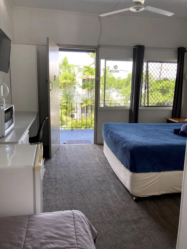 غرفة بسرير مزدوج وسرير فردي، Cairns City Motel 2/10