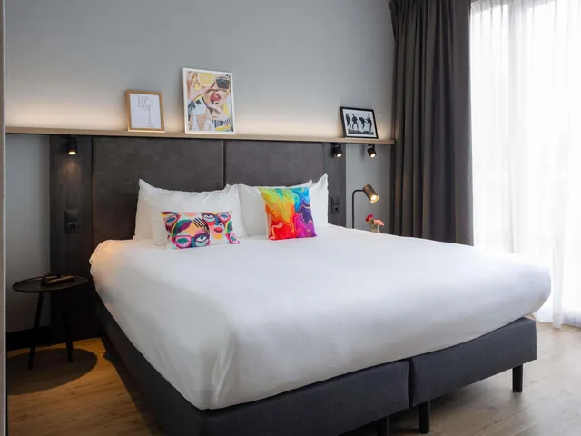 غرفة ديلوكس بسرير مزدوج بشرفة في الطابق العلوي، Ibis Styles Den Haag Scheveningen 3/9
