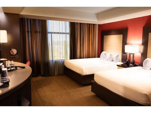 غرفة قياسية بسريرين كوين، Cherokee Casino & Hotel Roland 1/4