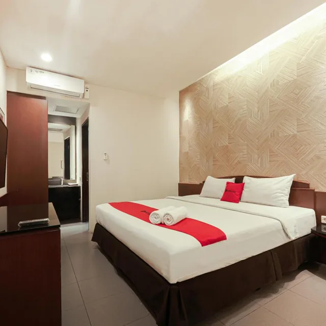Junior Suite, RedDoorz Plus @ Cipaganti Street 3 1/10