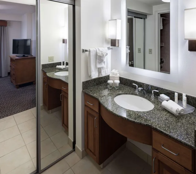 جناح بسريرين كوين بغرفة نوم واحدة، Homewood Suites by Hilton Omaha-Downtown 2/2