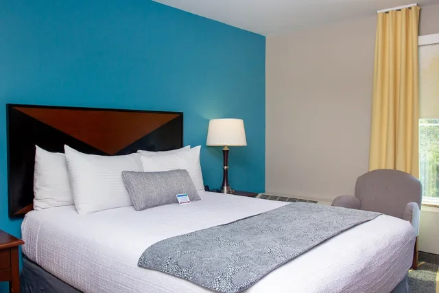 Guest Room, Petite, Queen Bed، The Belltown Inn 1/4