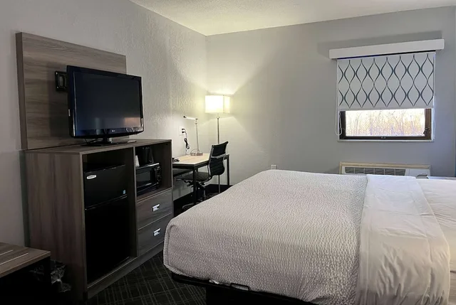 غرفة بسرير كينج لذوي الإعاقة، Baymont By Wyndham Indianapolis South 8/10