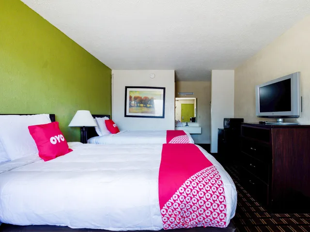 2 Full Bed Smoking، OYO Hotel Pensacola I-10 & Hwy 29 6/10