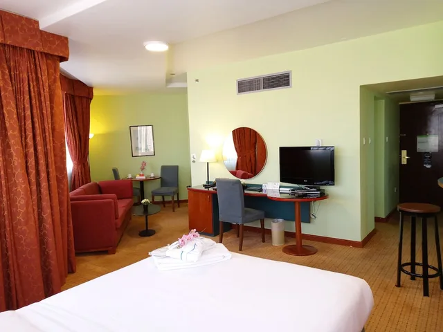 جناح جونيور، Al Diar Dana Hotel 3/7