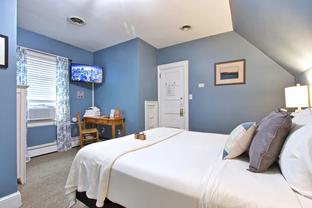 Blue Ridge, Single, King Bed، Clay Corner Inn 3/6