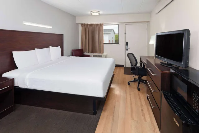 غرفة بسرير كوين، Travelodge by Wyndham Peoria 2/2
