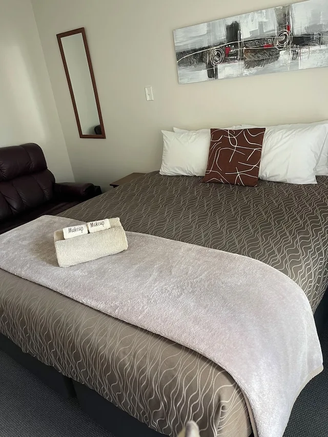 2 Bedrooms, Spa, Suite, 1 Double and 3 Single Beds, Kitchen، Amalfi Motor Lodge 3/5