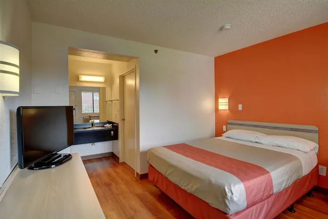 جناح ديلوكس بسرير كينج، Motel6 Wethersfield, CT - Hartford 4/10