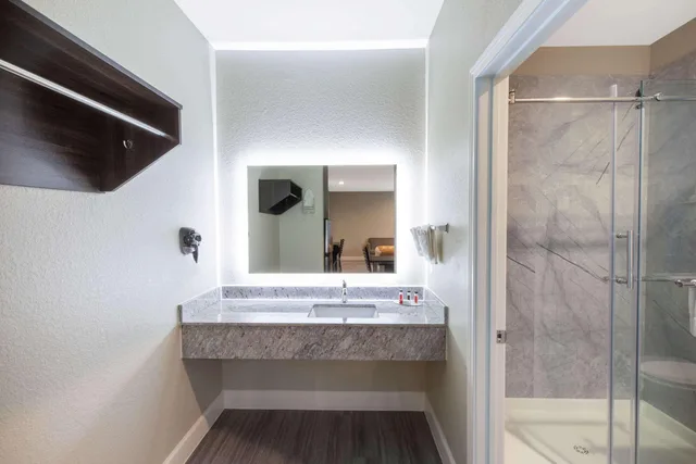 استوديو بسريرين كوين، Days Inn & Suites By Wyndham La Porte 2/2