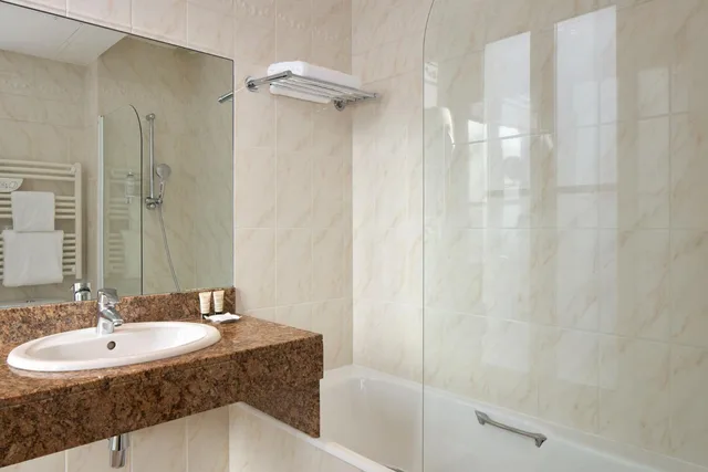 Classic, King Bed, Hotel La Regence Etoile 5/7