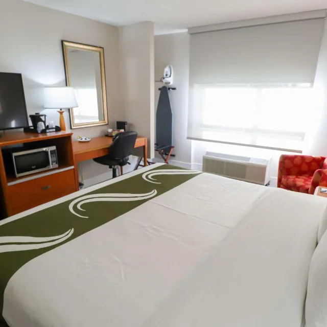 Room, King Bed, Bathtub, Quality Inn Miami Airport - Doral 7/9