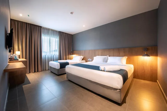 Deluxe, Triple, Orange Business Hotel Petaling Jaya 1/9