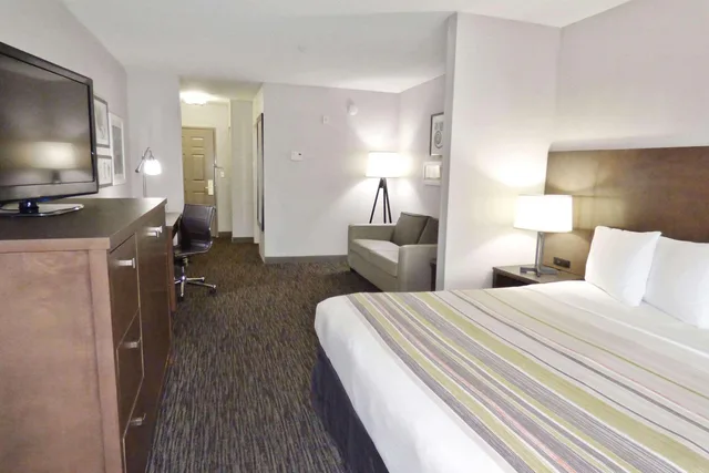 استوديو بسرير كينج، Country Inn and Suites by Radisson Tampa/Brandon FL 2/3