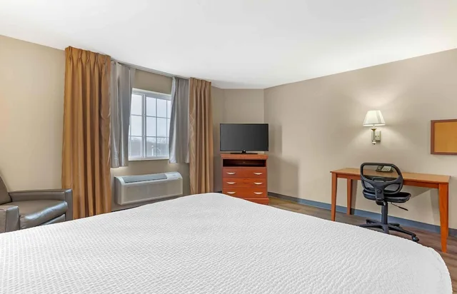Studio, Queen Bed, CANDLEWOOD SUITES BARTLESVILLE EAST 1/8