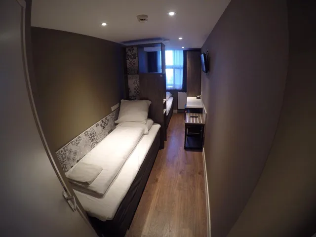 غرفة بسريرين منفصلين بحمام خاص، Hotel Old Nickel 4/7