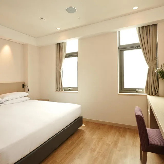 Corner Suite, MAYPLACE SEOUL DONGDAEMUN 1/7