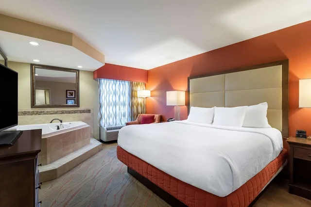 Suite, King Bed, La Quinta Inn Suites Pigeon Forge 6/10