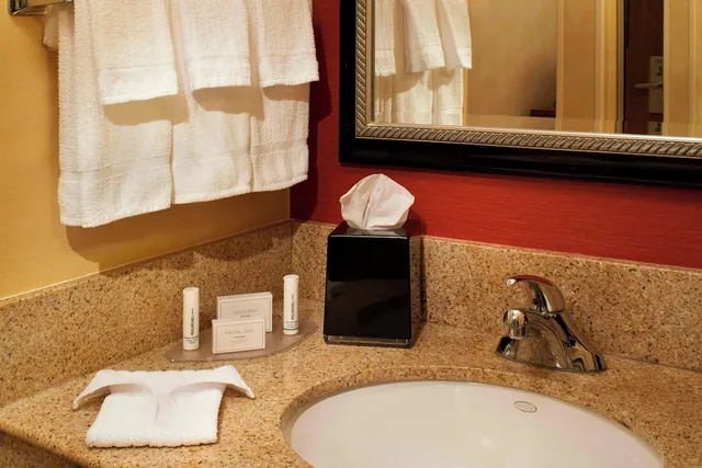 غرفة بسريرين كوين، Courtyard by Marriott Des Moines West Clive 6/7