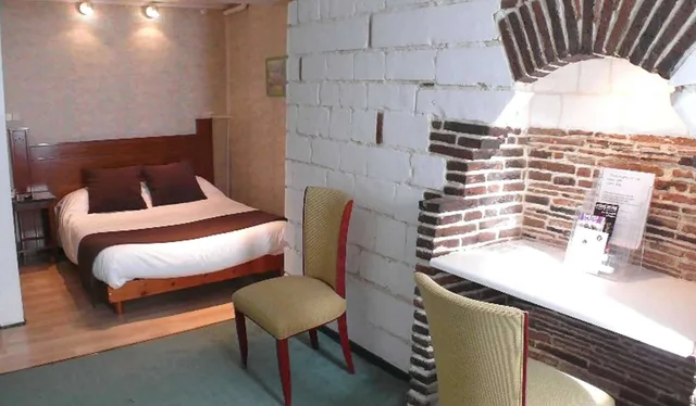 غرفة قياسية بسرير مزدوج، Brit Hotel Les Comtes de Champagne Centre Historique 4/10