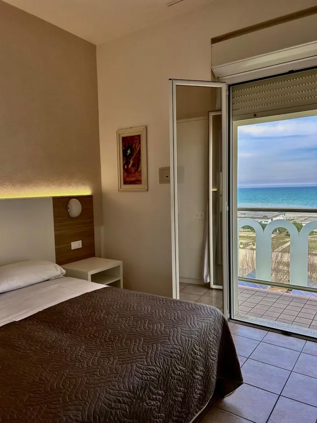 غرفة بسرير مزدوج أو سريرين منفصلين بإطلالة على البحر، Hotel Adria 7/10
