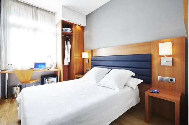 Standard, Twin Beds, Barcelona Century Hotel 2/5