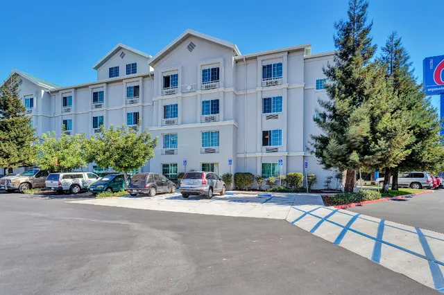 غرفة بريميوم بسرير كوين لذوي الإعاقة، Motel6 Belmont, CA San Francisco Redwood City 1/1