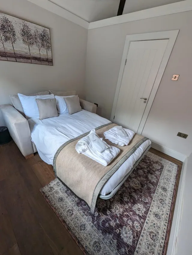 3 Bedrooms, Home، The Elvetham Hotel 1/5
