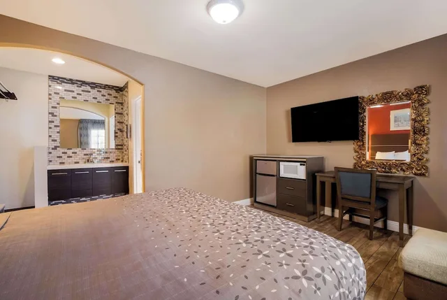 غرفة قياسية بسرير كينج، Rodeway Inn Near Coachella 5/9
