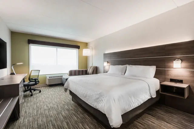 غرفة قياسية بسرير كينج، Holiday Inn Express and Suites Welland 2/8