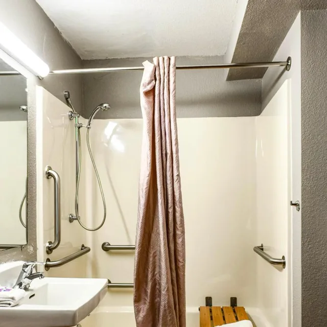 غرفة رباعية لذوي الإعاقة، Motel6 Wethersfield, CT - Hartford 10/10