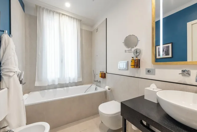 جناح جونيور بسرير كينج مع أريكة، H10 Palazzo Canova 2/4