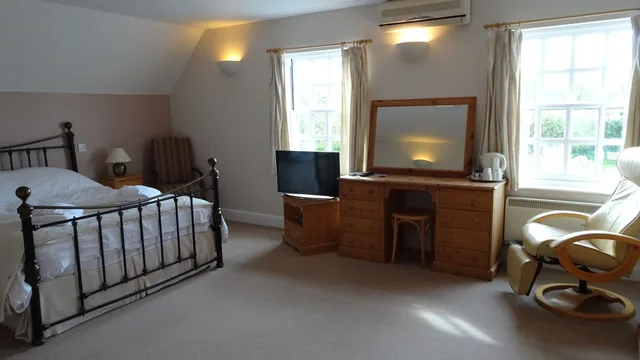 Executive, Quadruple, Queen Bed, Garden View, Sofa, Bathtub, The Furze Bush Inn 1/2