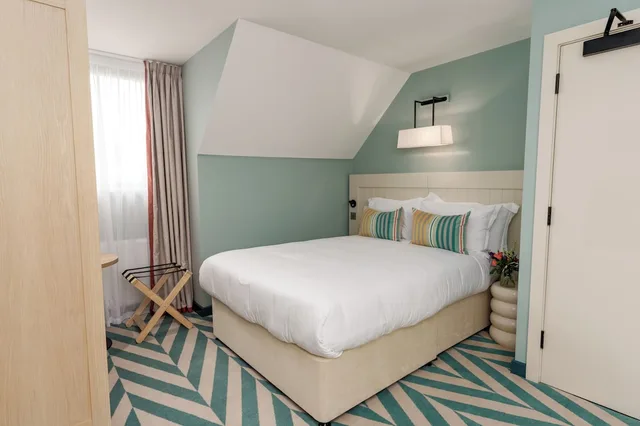 غرفة بسرير مزدوج، The Relais Cooden Beach 1/3
