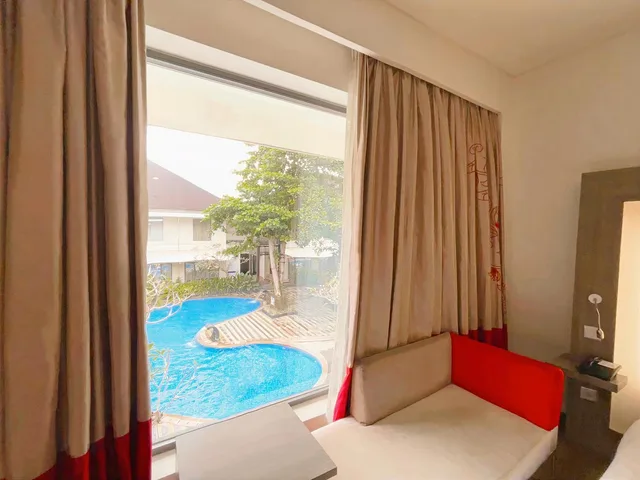غرفة سوبيريور بسرير كينج بإطلالة على المسبح، Novotel Banjarmasin Airport 4/5
