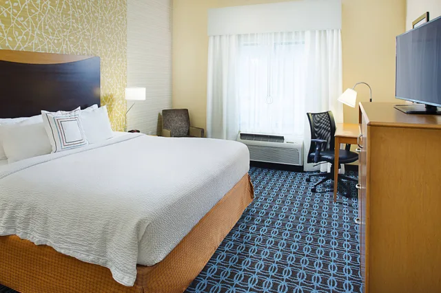 جناح بسرير كينج مع أريكة، Fairfield Inn Suites By Marriott San Antonio Seaworld 2/6