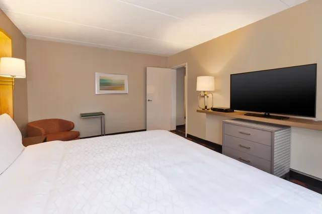 جناح بسرير مزدوج، Holiday Inn Westbury-Long Island 1/4