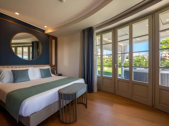 جناح سوبيريور بشرفة بجاكوزي، Grand Hotel Torre Fara 1/1