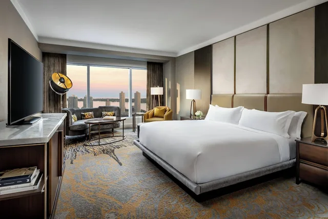 غرفة ديلوكس بسرير كينج، Ritz Carlton Toronto Hotel 5/10