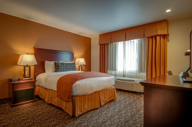غرفة بسرير كوين، Best Western Plus Truckee-Tahoe Hotel 3/7