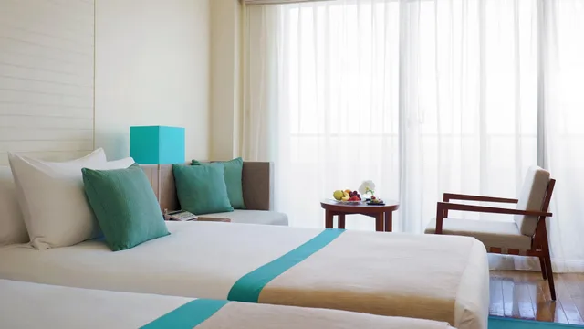 غرفة كلوب بسريرين منفصلين بإطلالة على البحر، Ana Intercontinental Manza Beach Resort 1/3