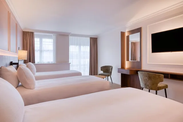غرفة سوبيريور بثلاثة أسرّة، Golden Tulip de Medici 2/6