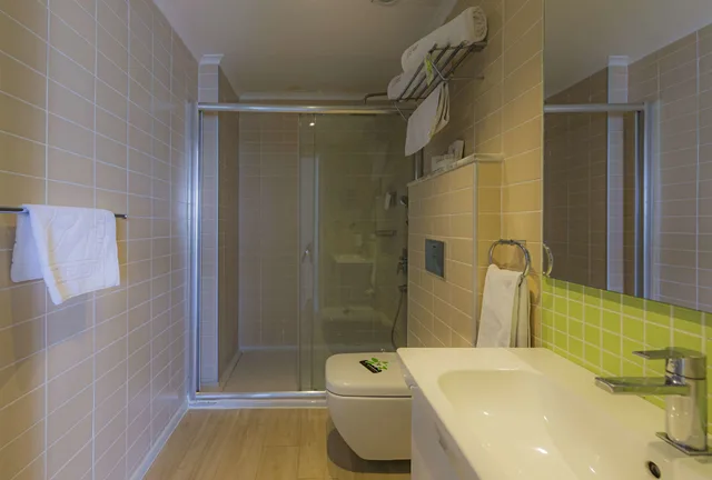 غرفة كبيرة بسرير كوين بشرفة، Orka Boutique Hotel 3/3